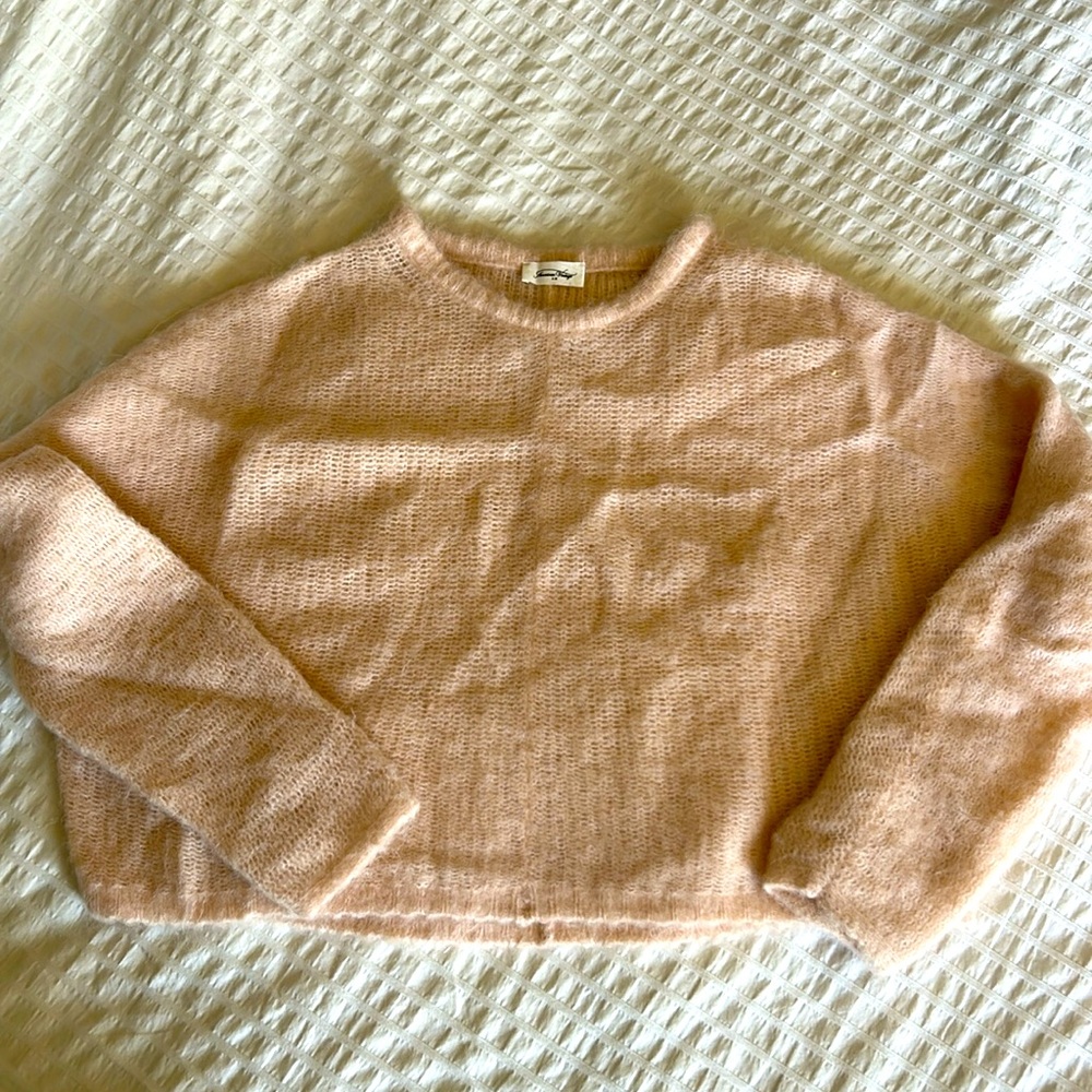 Like new ballerina pink crop fuzzy sweater